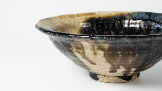 Komon Seji Okuda Tessaiyu Asabachi Bowl (Iron glaze)