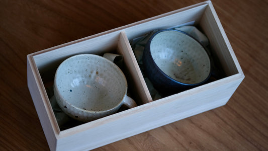 Komon Shinohara Mok Cadeauset Zwart & Wit in Kiri doos