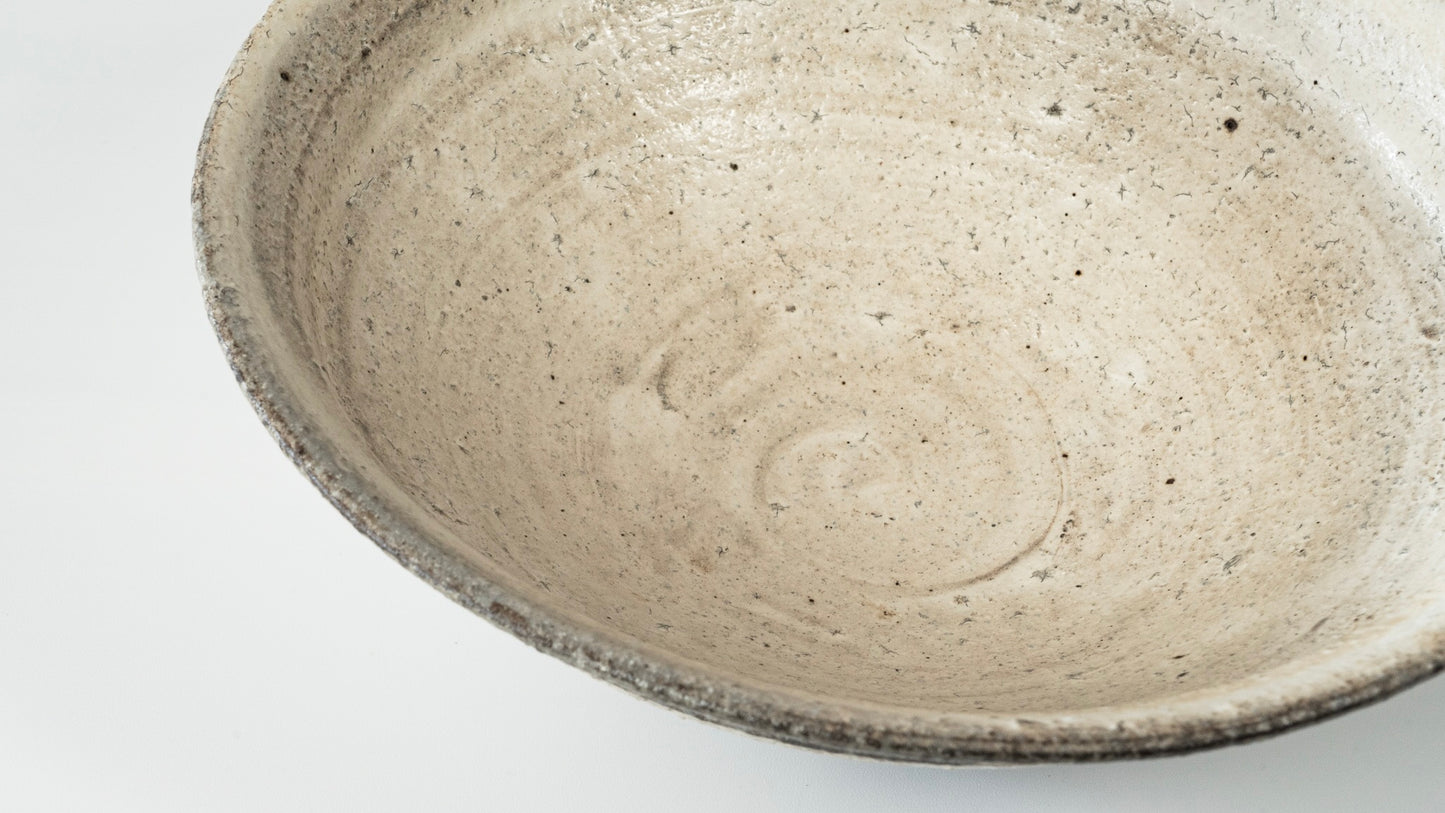 Komon Seji Okuda, Kohiki Haiyu Asabachi Bowl (white slip glaze & ash glaze)