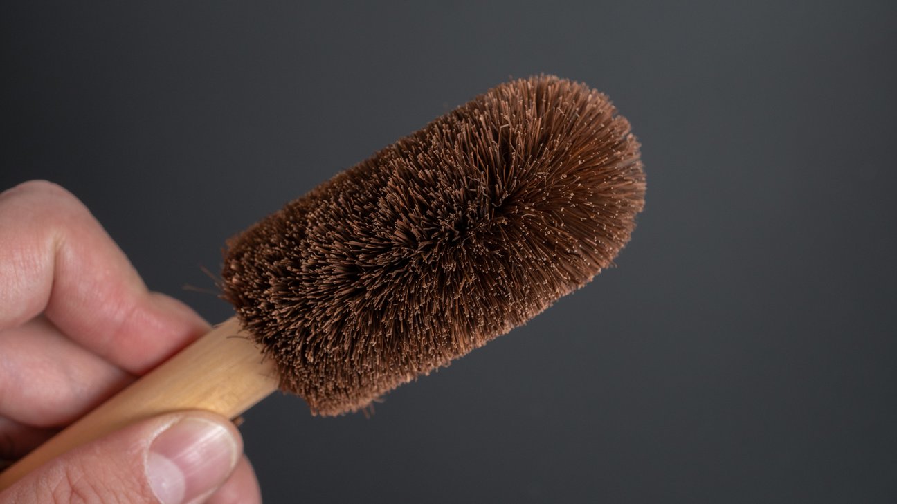 Kanaya Tawashi Brush with Handle (Palm)