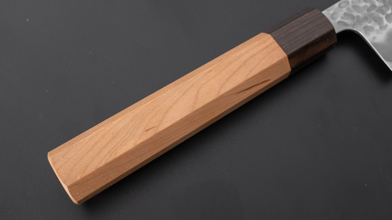 Hitohira Futana SB Migaki Tsuchime Kiritsuke Gyuto 210 mm kersenhouten handvat