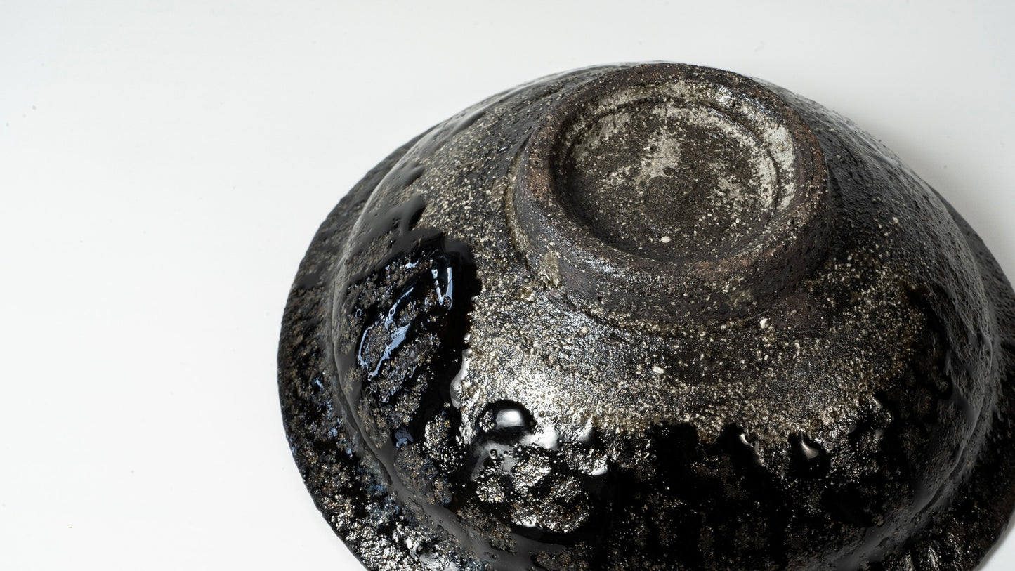 Komon Seji Okuda Kuro Haiyu Asabachi (black ash glaze)