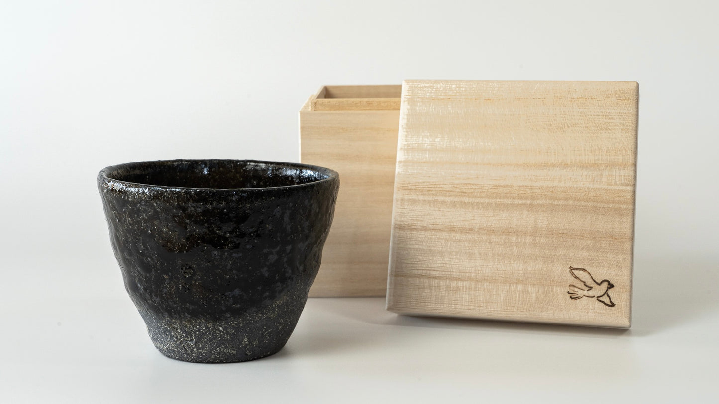 Komon Seji Okuda Kuro Haiyu Asabachi (black ash glaze)