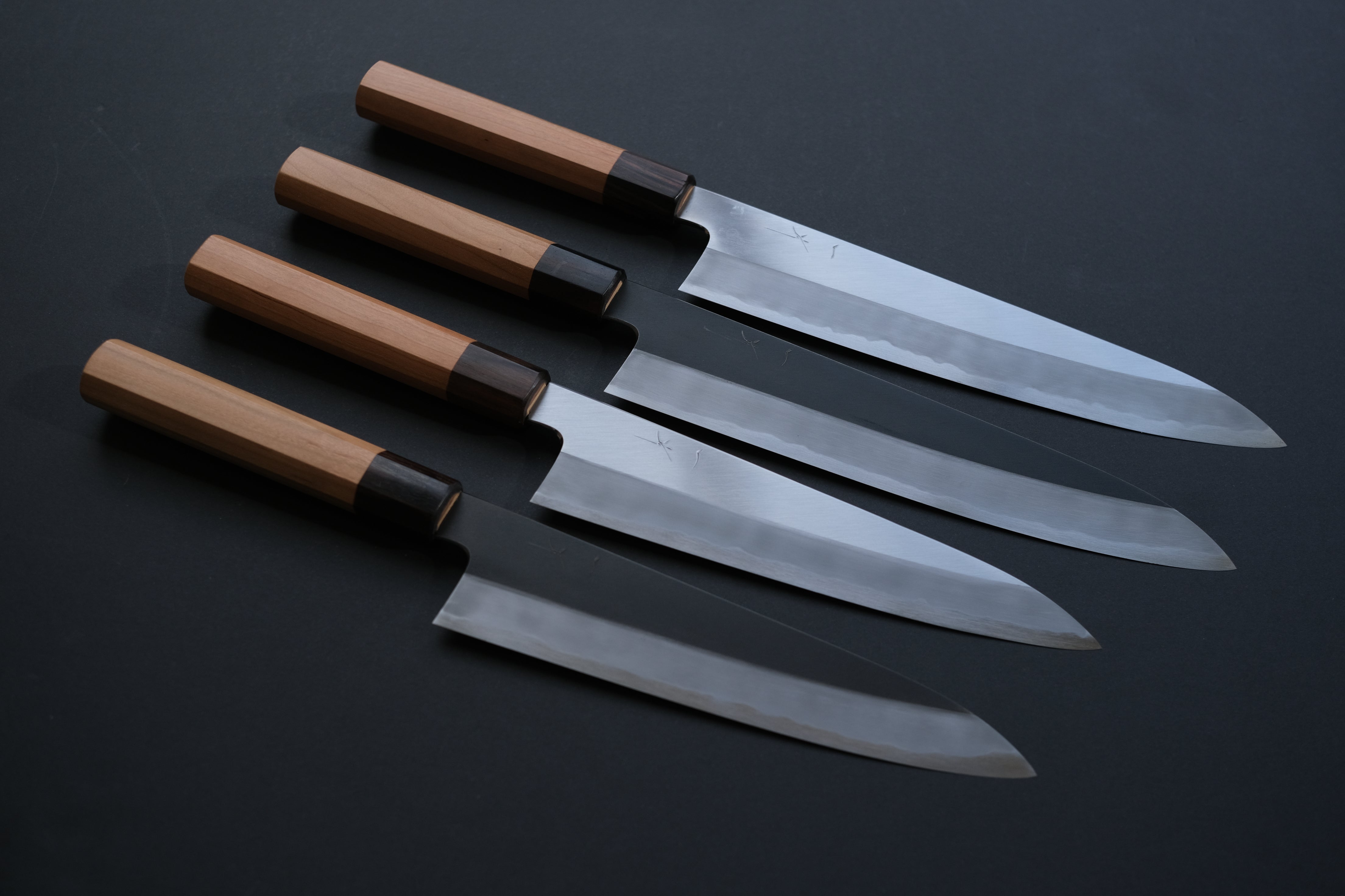 キヨ Hitohira Kikuchiyo x Kyuzo – Karasu Japanese knives