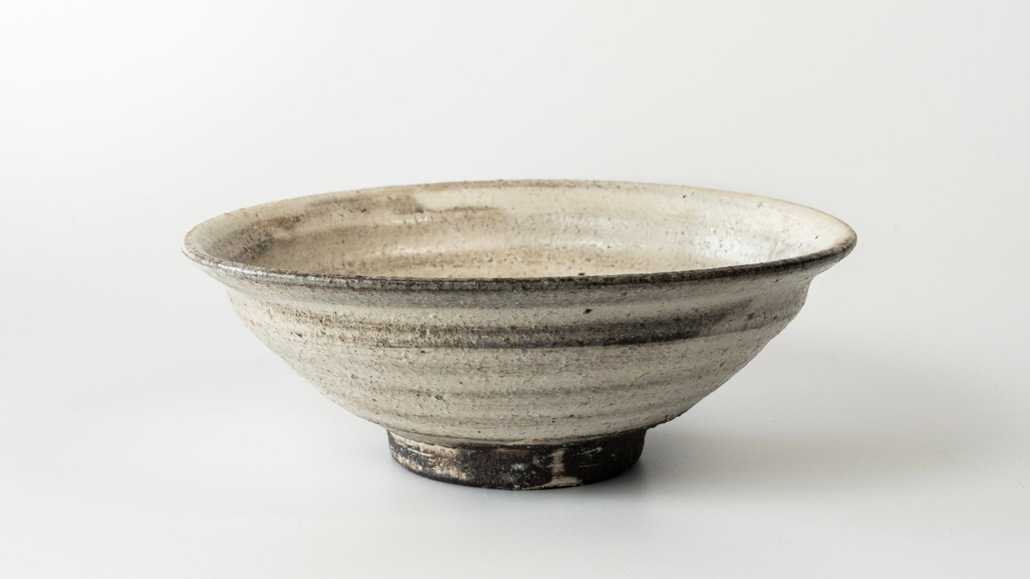 Komon Seji Okuda, Kohiki Haiyu Asabachi Bowl (white slip glaze & ash glaze)