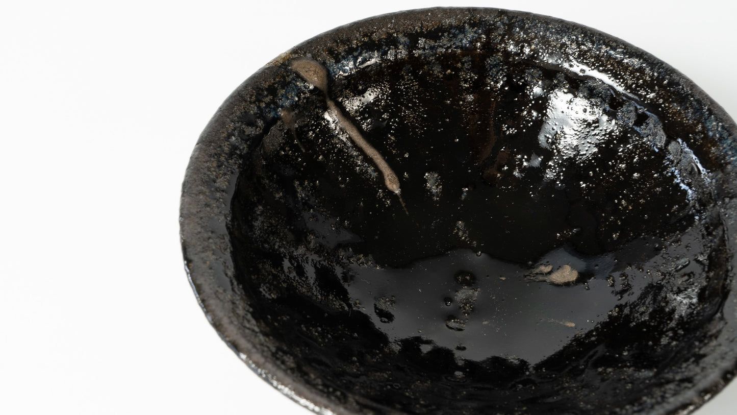 Komon Seji Okuda Kuro Haiyu Asabachi (black ash glaze)