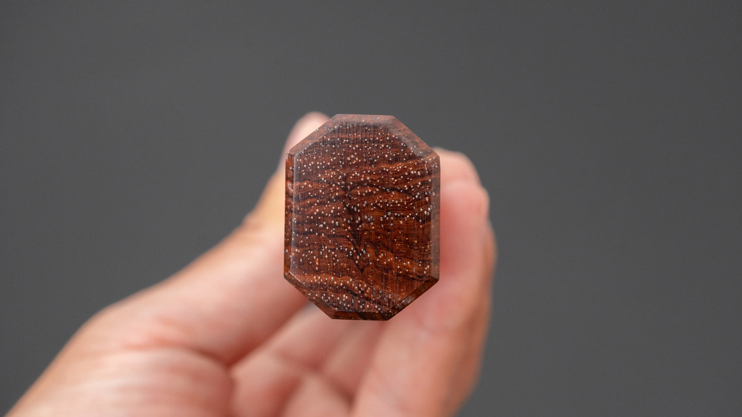 Isamitsu White #1 roestvrijstalen Kurouchi Santoku met 180 mm palissander handvat