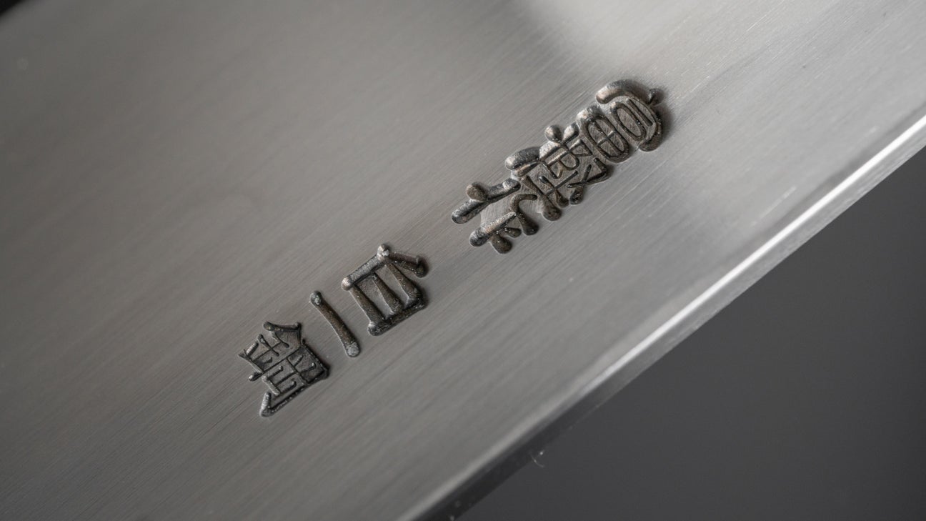 Hitohira Togashi Wit #1 Tachi Deba 165 mm Ho houten handvat (Saya)