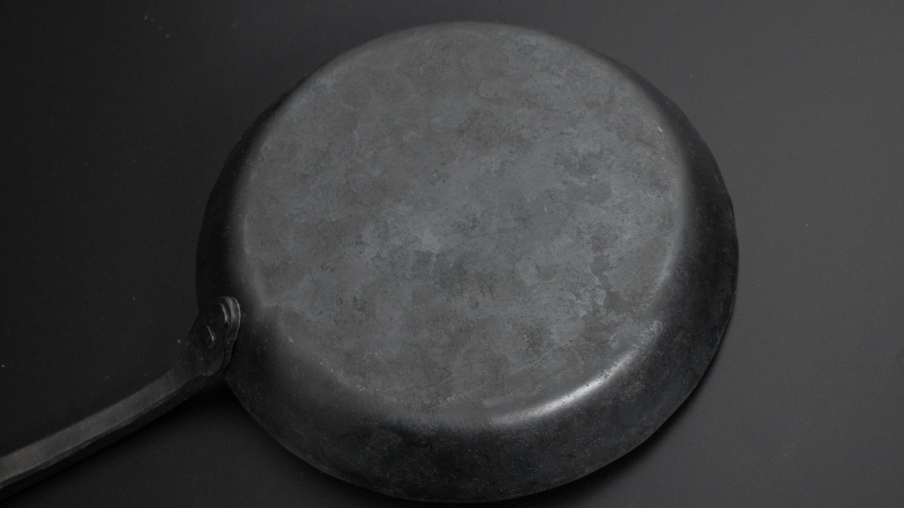 Kanatoko Hand Forged Iron Frying Pan 190mm Bottom Size (Shallow)