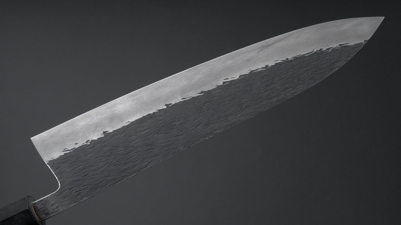 Isamitsu Wit #1 roestvrij beklede Kurouchi Gyuto 240 mm Yakusugi cederhouten handvat