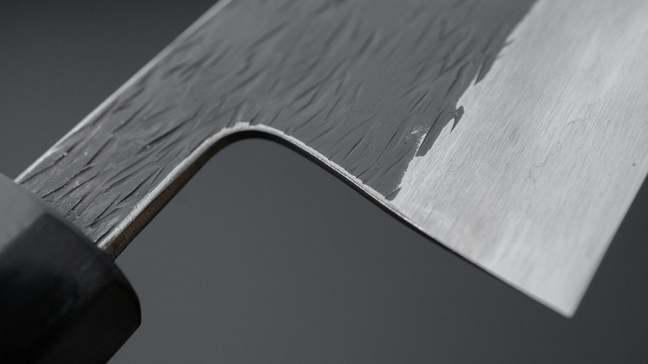 Isamitsu Wit #1 roestvrij beklede Kurouchi Gyuto 240 mm Yakusugi cederhouten handvat