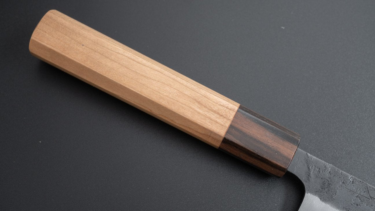 Hitohira Futana SB Kuro Nashiji Petty 150 mm kersenhouten handvat 