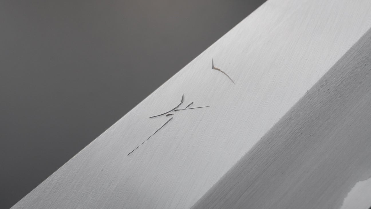 Hitohira Togashi Blue #1 roestvrij beklede Gyuto 240 mm Taihei Makassar ebbenhouten handvat