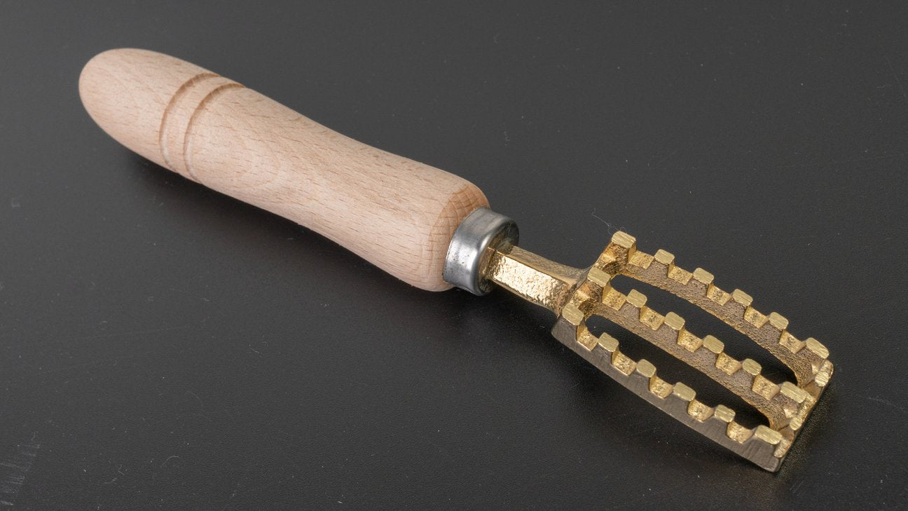 Hitohira Brass Fish Scaler Small