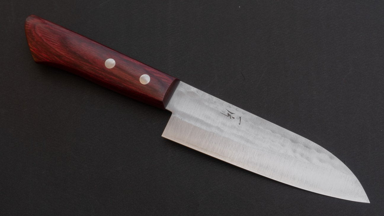 Hitohira NM Tsuchime Santoku 130 mm Pakka-handvat (geen bolster/rood)