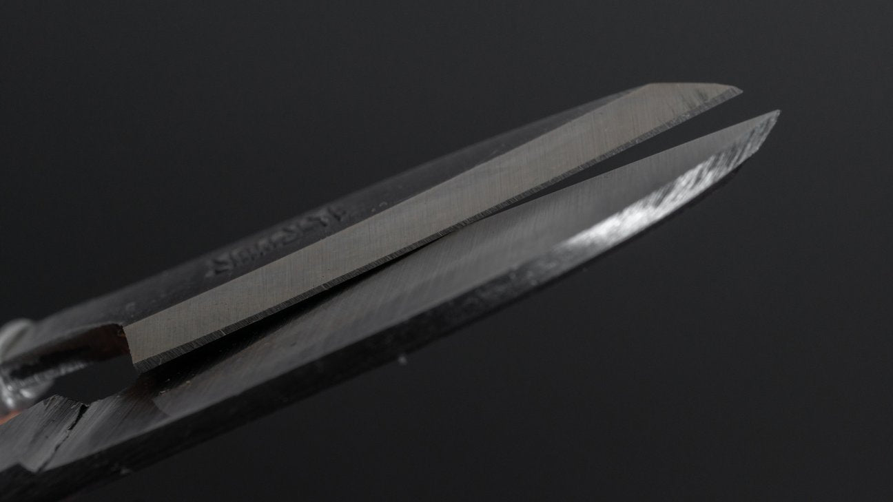 Morihei Kikuyu Nigiri Thread Shears 105mm (in Chiyo Paper Box with Ring)