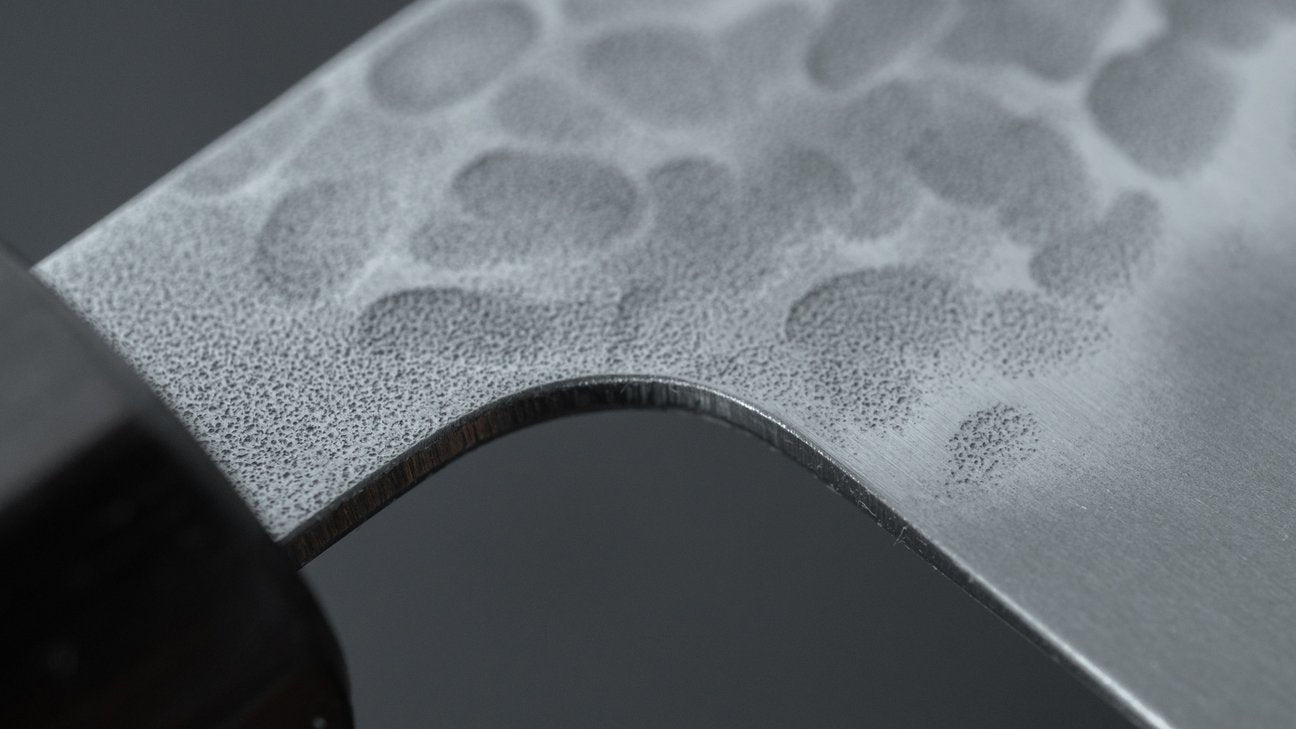 Hitohira Futana SB Migaki Tsuchime Kiritsuke Gyuto 210 mm kersenhouten handvat